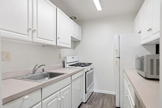 Foxhall Terrace in Washington, DC - Foto de edificio - Interior Photo