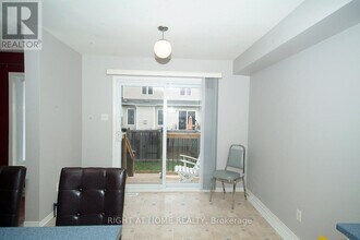 37 Barnstone Dr in Ottawa, ON - Building Photo - Building Photo
