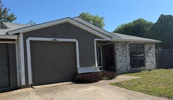 441 S Highland Dr in Cedar Hill, TX - Building Photo