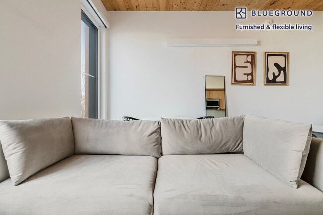 154 Broadway in Somerville, MA - Foto de edificio - Building Photo