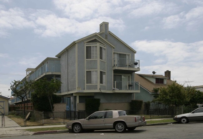 1880 Locust Ave in Long Beach, CA - Building Photo - Building Photo