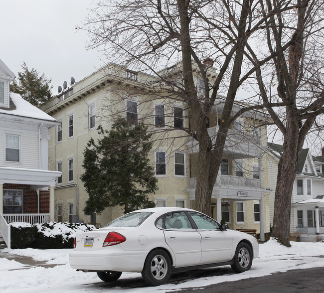 620 Taylor Ave in Scranton, PA - Foto de edificio - Building Photo