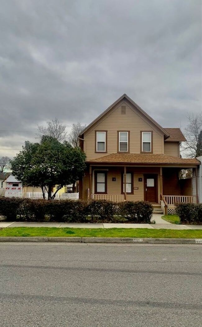 property at 323 SW H St