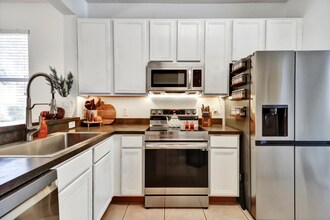 2761 Retreat View Cir in Sanford, FL - Foto de edificio - Building Photo