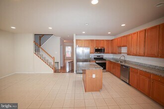 20840 Miranda Falls Square in Sterling, VA - Building Photo - Building Photo