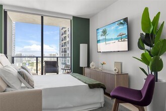 159 NE 6th St, Unit 3013 in Miami, FL - Foto de edificio - Building Photo