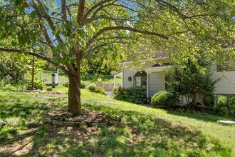 606 Springs Rd in Bedford, MA - Building Photo - Building Photo