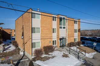 Cedar Court Gardens in Calgary, AB - Building Photo - Building Photo