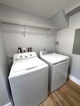 331-339 Naubuc Ave in Glastonbury, CT - Building Photo - Building Photo