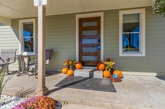 321 E Wall St in Grapevine, TX - Building Photo - Building Photo