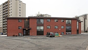 211 Nonquon Rd in Oshawa, ON - Building Photo