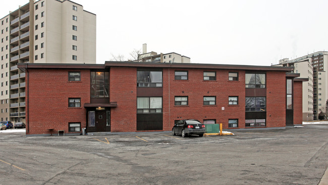 211 Nonquon Rd in Oshawa, ON - Building Photo - Primary Photo