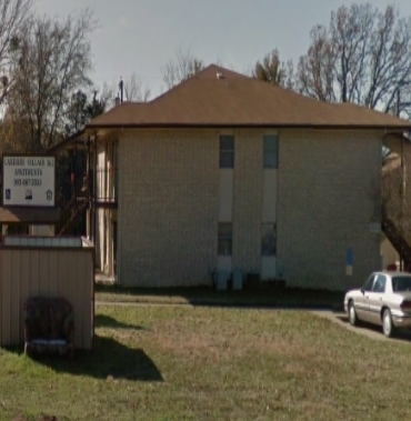 Golden Oaks Apartments in Yoakum, TX - Foto de edificio