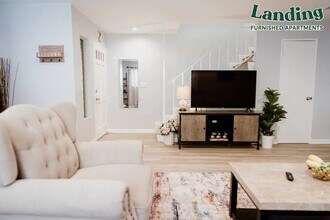 11153 Morrison St-Unit -1153 1/2.1296880 in Los Angeles, CA - Building Photo - Building Photo