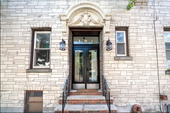 187 Hopkins Ave, Unit 5 in Jersey City, NJ - Foto de edificio - Building Photo