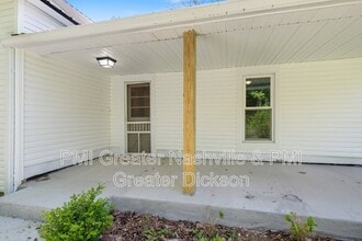300 W Railroad St in Dickson, TN - Building Photo - Building Photo