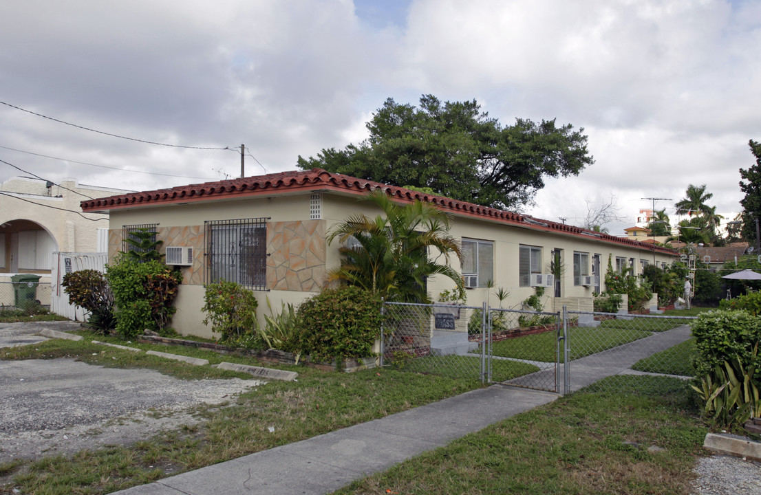 1335 SW 5th St in Miami, FL - Building Photo