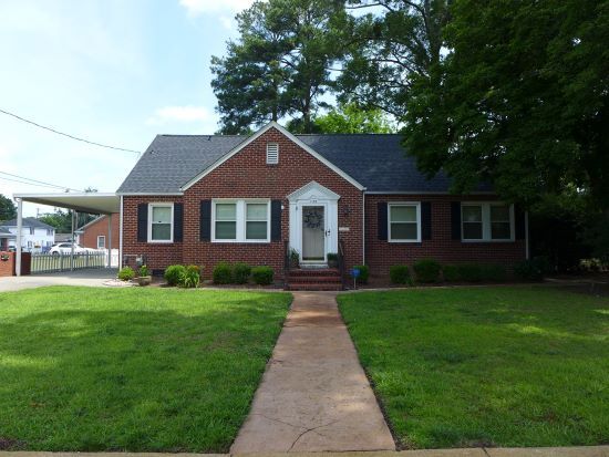 property at 1103 E Mulberry St