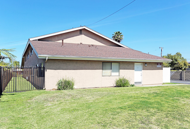 Longwood I Apartment Homes in Westminster, CA - Building Photo - Building Photo