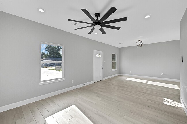 12009 Meadowgreen St in Houston, TX - Building Photo - Building Photo