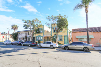 236 Lime Ave in Long Beach, CA - Building Photo - Primary Photo