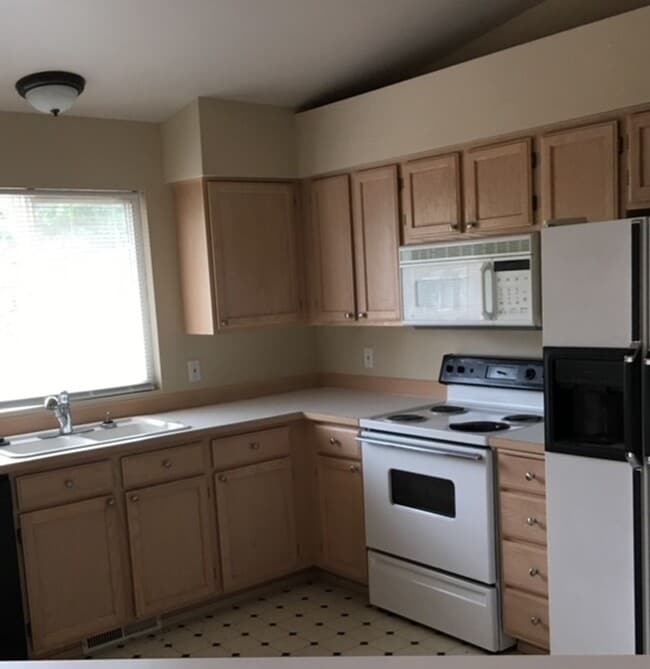 3032 SE Grandhaven St in Port Orchard, WA - Building Photo - Building Photo