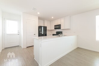 1238 Basswood Dr in Wilmer, TX - Building Photo - Building Photo