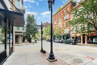 1326 Vine St in Cincinnati, OH - Building Photo - Building Photo
