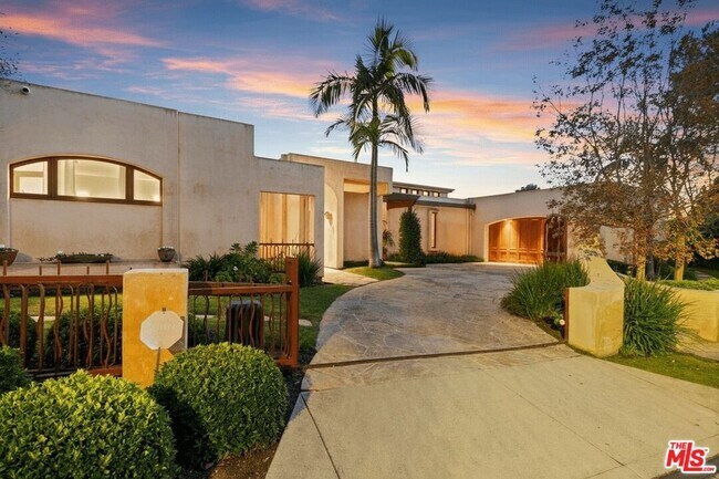 1740 Carla Ridge in Beverly Hills, CA - Building Photo - Building Photo