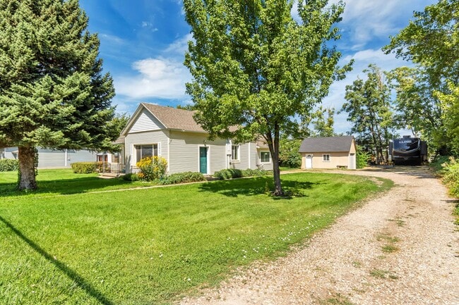 property at 722 W 400 N