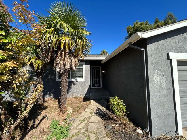2213 N Cirby Way in Roseville, CA - Building Photo - Building Photo