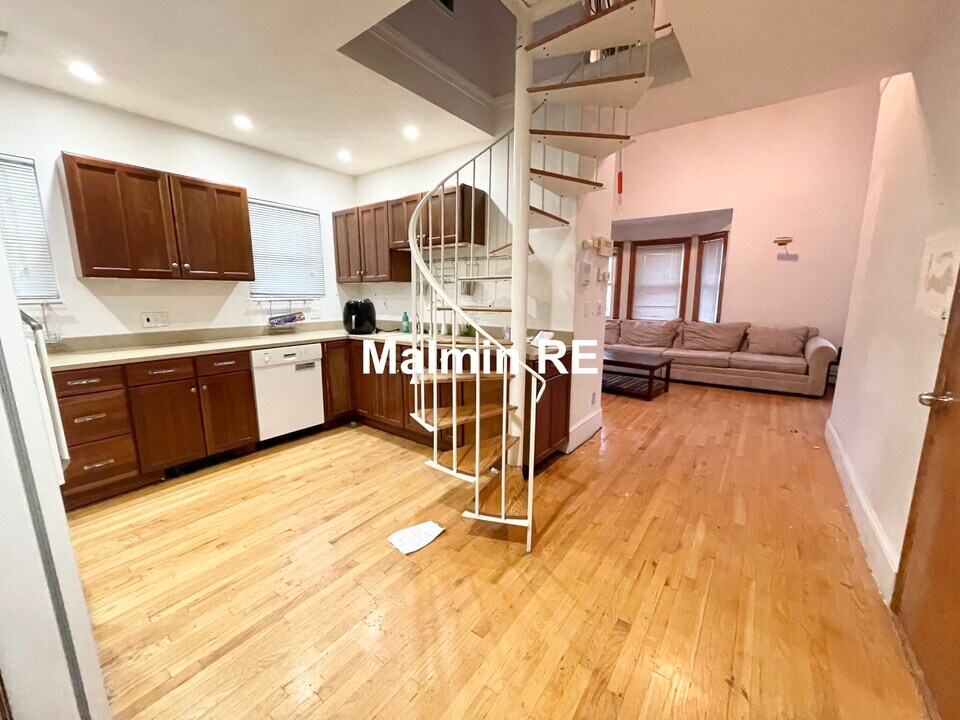 1568 Tremont St, Unit 1 in Boston, MA - Building Photo