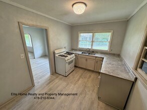 327 Woolfolk St in Macon, GA - Building Photo - Building Photo