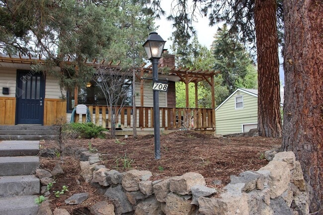 708 NE 11th St in Bend, OR - Building Photo - Building Photo