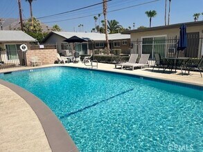 686 E Cottonwood Rd, Unit 2 in Palm Springs, CA - Building Photo - Building Photo