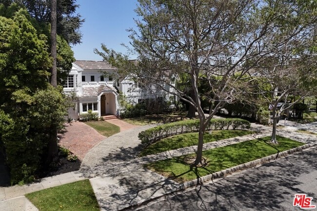 628 Elm Dr in Beverly Hills, CA - Building Photo - Building Photo