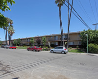 Elegante Apartments in Sacramento, CA - Foto de edificio - Building Photo