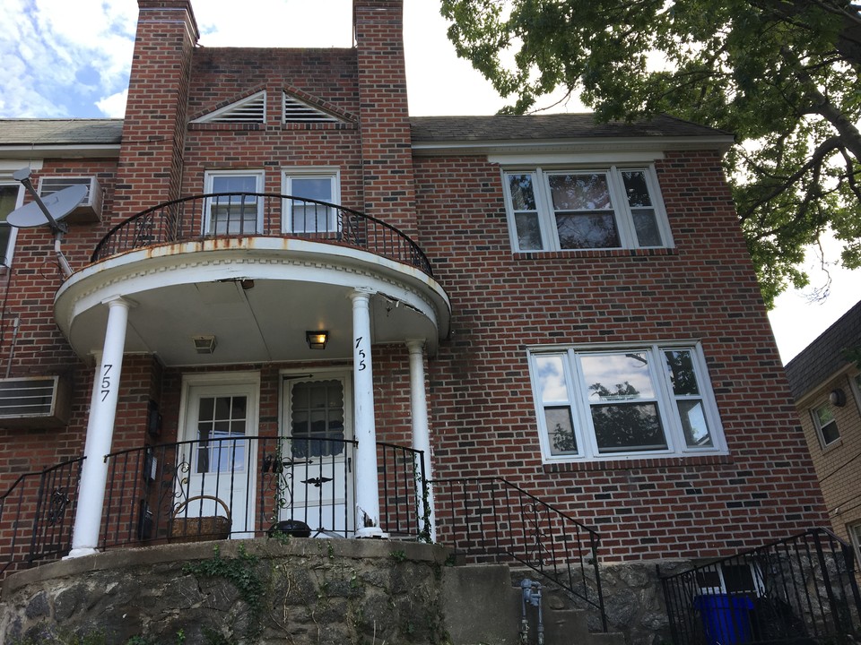 755 Burmont Rd in Drexel Hill, PA - Building Photo