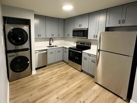 1000 E Orchard St in Mundelein, IL - Building Photo