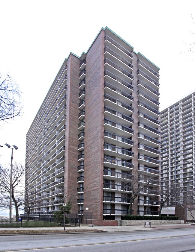 Thorndale Beach North Condominium Apartments Chicago, IL Apartments