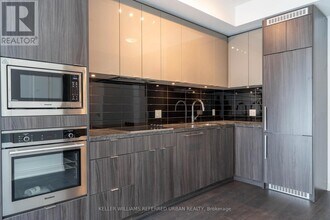 115-115 Blue Jays Way in Toronto, ON - Building Photo - Building Photo