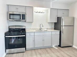 1721 E Roosevelt Rd in Wheaton, IL - Building Photo - Building Photo