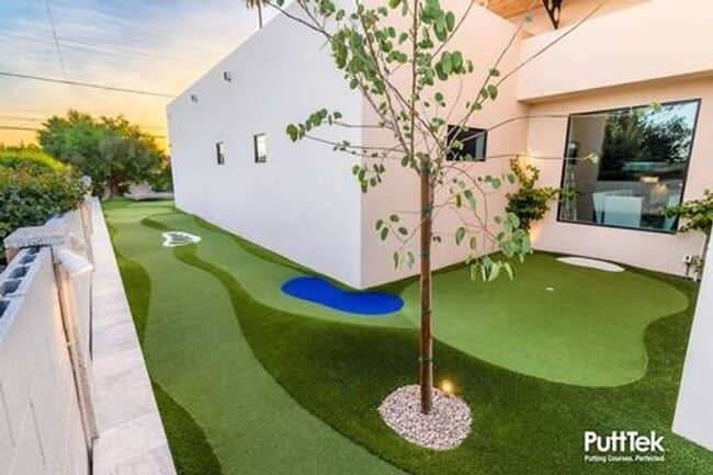 5854 N 42nd St in Phoenix, AZ - Foto de edificio - Building Photo