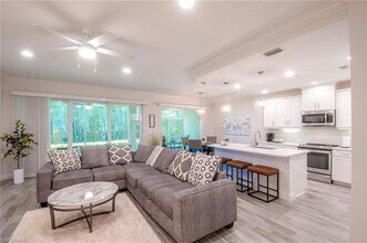 6940 Avalon Cir in Naples, FL - Foto de edificio - Building Photo