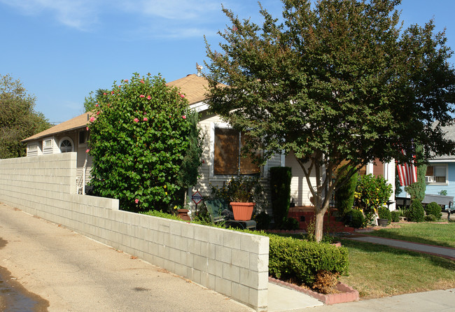 540 Saratoga St in Fillmore, CA - Foto de edificio - Building Photo