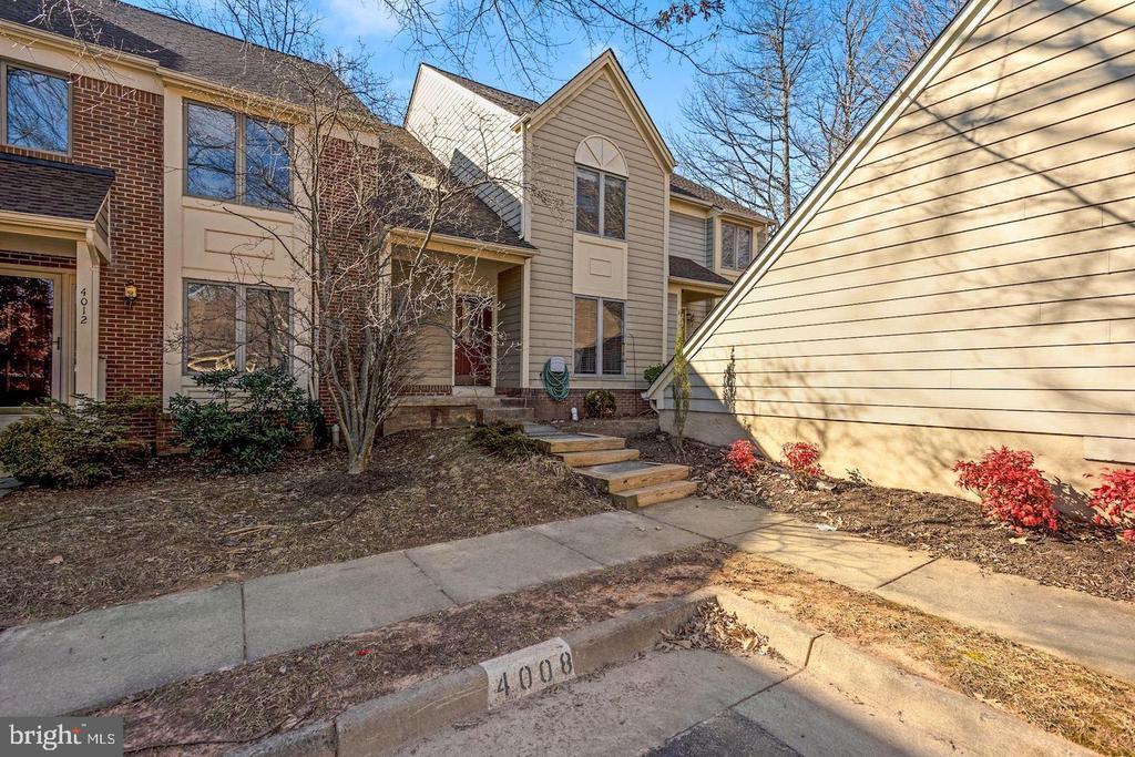 4010 Lake Glen Rd in Fairfax, VA - Building Photo