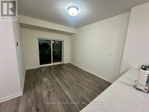 200-200 Lagerfeld Dr in Brampton, ON - Building Photo - Building Photo
