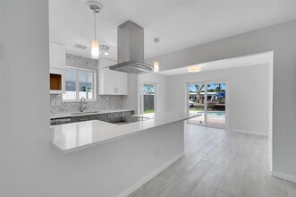 4710 SW 43rd Ave in Fort Lauderdale, FL - Building Photo - Building Photo