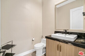 11848 Hillsborough Ln in Los Angeles, CA - Building Photo - Building Photo
