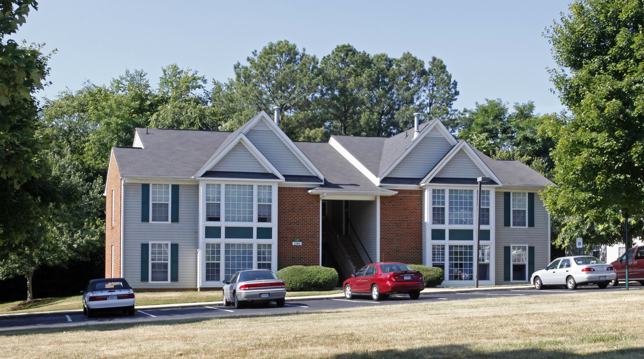 Kings Grant Apartments in Henrico, VA - Building Photo